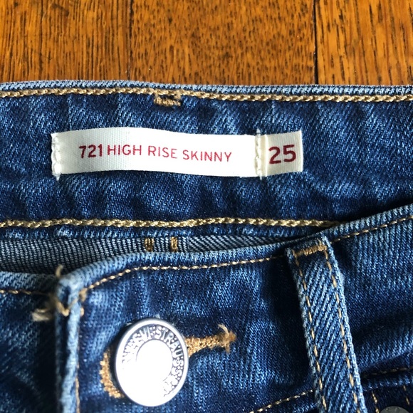 Levi’s 721 Jeans with Rose Embroidery - Picture 4 of 5